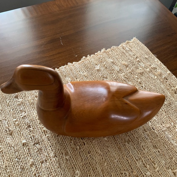 Hand carved wood duck - Picture 2 of 10